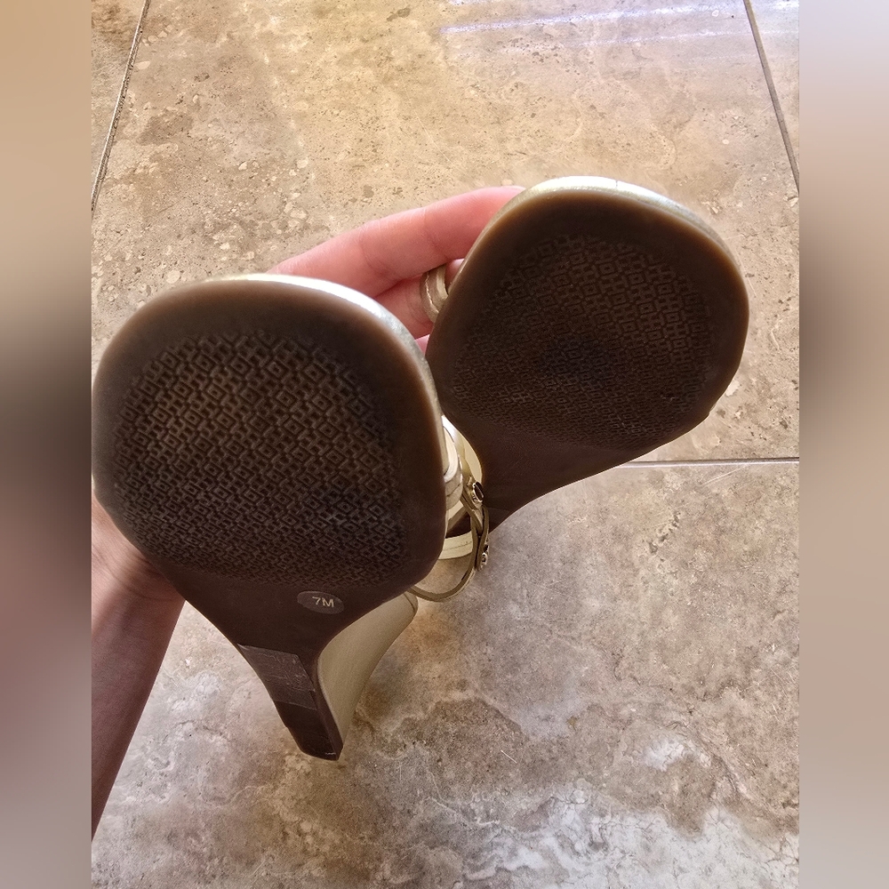 Tory Burch Miller Gold Wedge Sandals Size 7 - Picture 8 of 8
